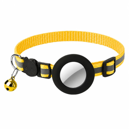 Adjustable cat collar made of stretchy polyester featuring an AirTag holder, designed for comfort and safety for cats and small dogs. 0
