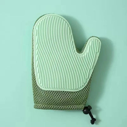 Cat grooming glove featuring an ergonomic design and soft silicone tips, perfect for easy fur removal on all fur types. 3