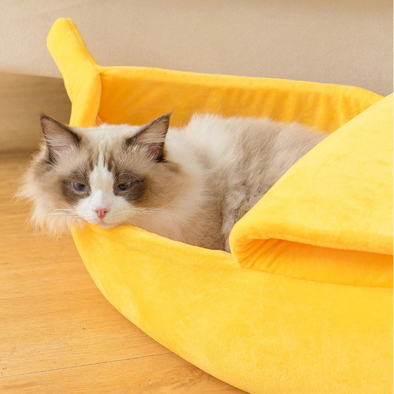 Cozy Banana-Shaped Cat Bed in Soft Coral Fleece – Warm and Comfortable Retreat for Cats 4
