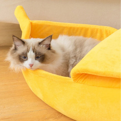 Cozy Banana-Shaped Cat Bed in Soft Coral Fleece – Warm and Comfortable Retreat for Cats 4