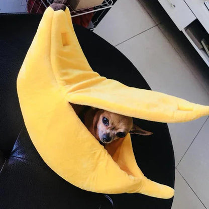 Cozy Banana-Shaped Pet Bed for Cats and Small Dogs – Soft Plush Semi-Enclosed Design for Comfort and Security 2