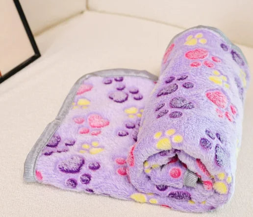 Cozy Coral Fleece Dog Blanket with Paw Print – Warm and Lightweight Pet Mat 4