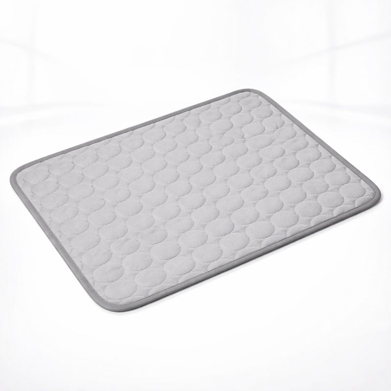 Extra-large dog cooling mat featuring self-cooling technology, made from durable blanket-style fabric, perfect for indoor and outdoor use to keep pets comfortable in hot 2