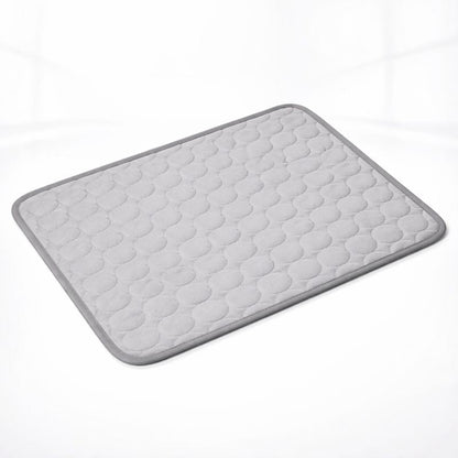Extra-large dog cooling mat featuring self-cooling technology, made from durable blanket-style fabric, perfect for indoor and outdoor use to keep pets comfortable in hot 2