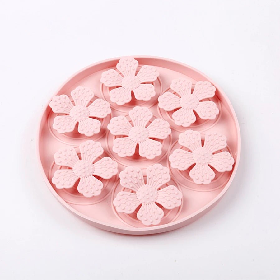 Flower-Shaped Silicone Slow Feeder for Dogs and Cats – Interactive Feeding Mat 6
