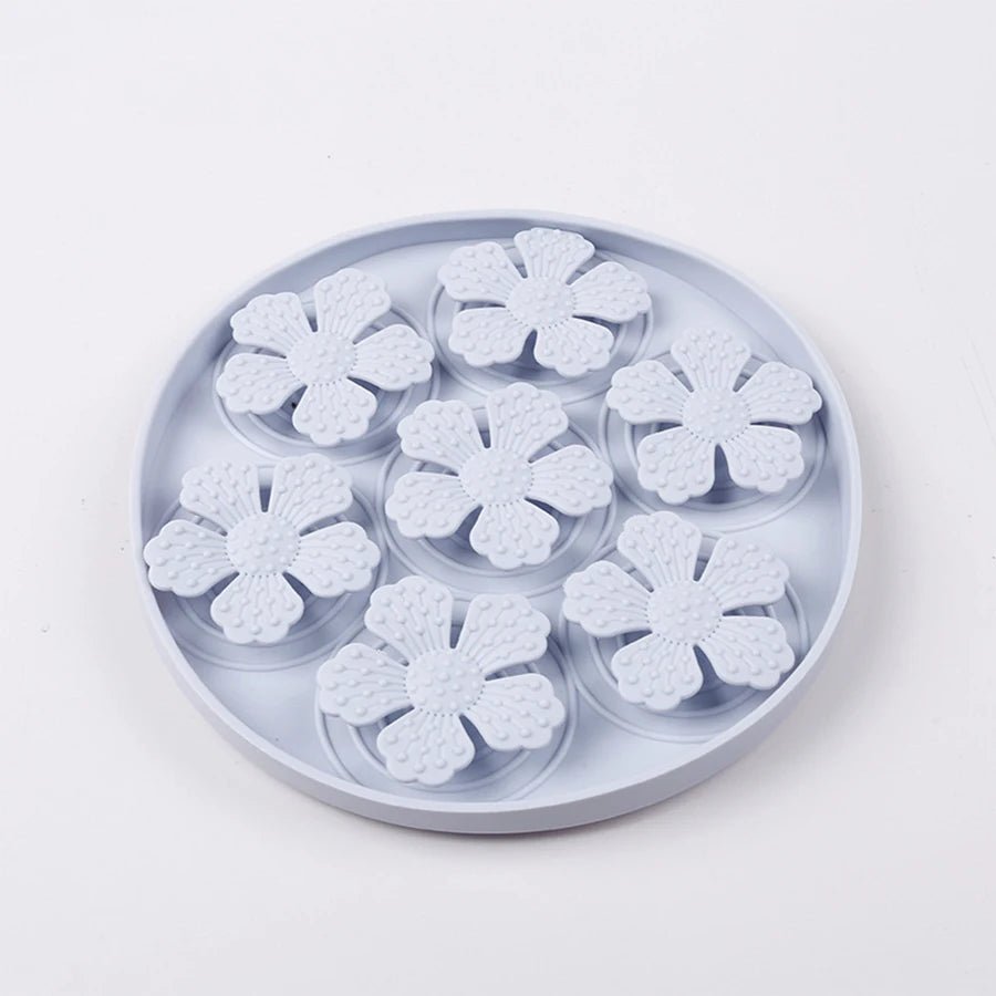 Flower-Shaped Silicone Slow Feeder for Dogs and Cats – Interactive Feeding Mat 8