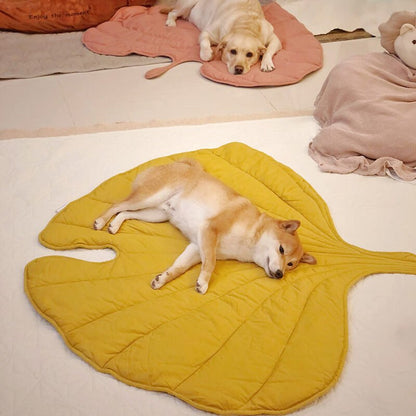 Leaf-Shaped Dog Bed – Soft and Breathable Pet Bed for Indoor and Outdoor Use 2