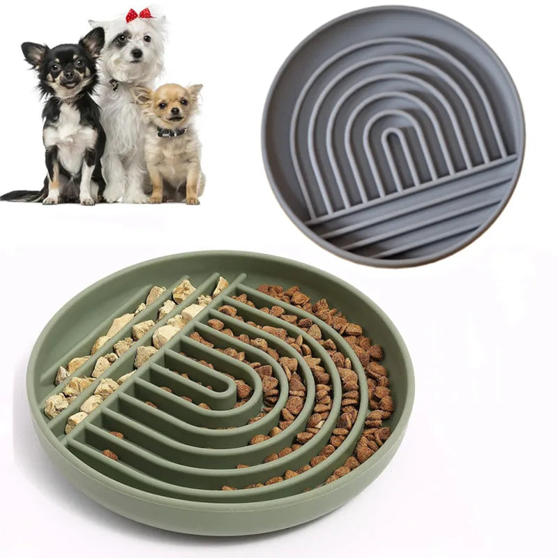 Silicone lick mat for dogs and cats featuring a non-slip base and textured surface, designed for slow feeding and enhancing pet mealtime enjoyment. 7