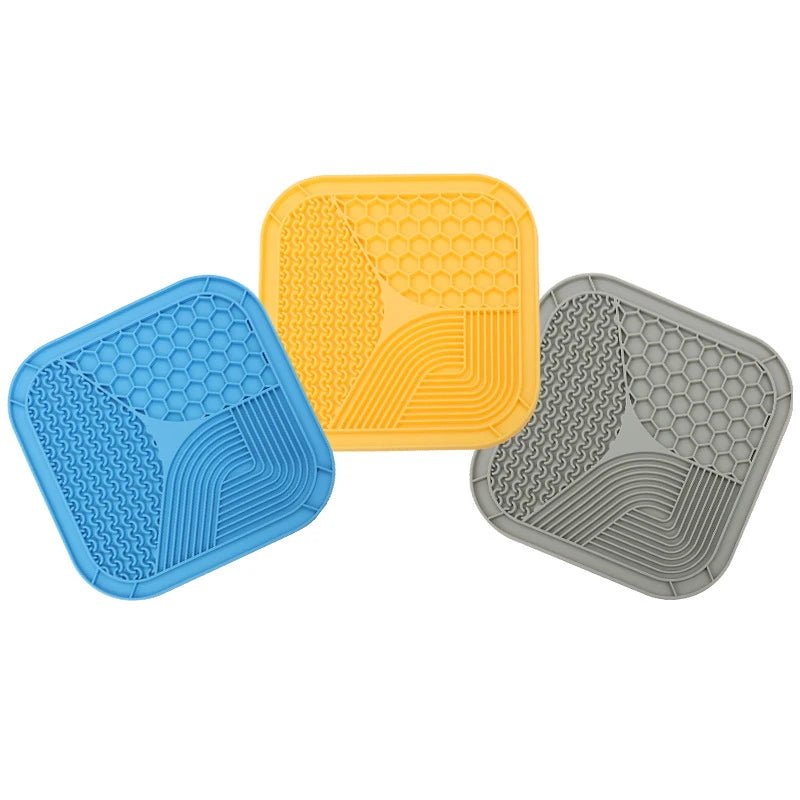 Silicone Lick Pad for Dogs and Cats – Slow Feeder Mat with Suction Cups, Reduces Anxiety, 20 x 20 cm 1