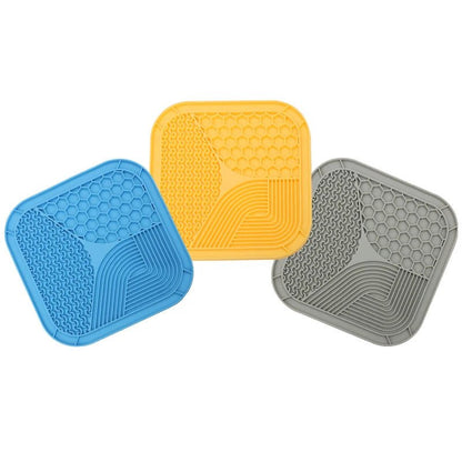 Silicone Lick Pad for Dogs and Cats – Slow Feeder Mat with Suction Cups, Reduces Anxiety, 20 x 20 cm 1
