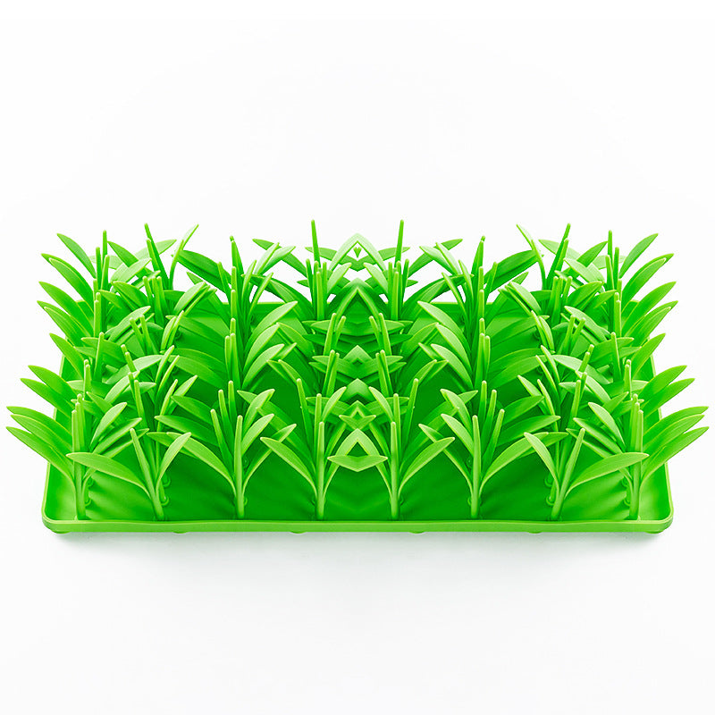 Silicone Pet Mat with Grass Design – Non-Slip, Easy to Clean Feeding Mat for Dogs and Cats, Vibrant Green 16.9cm x 36.1cm 0