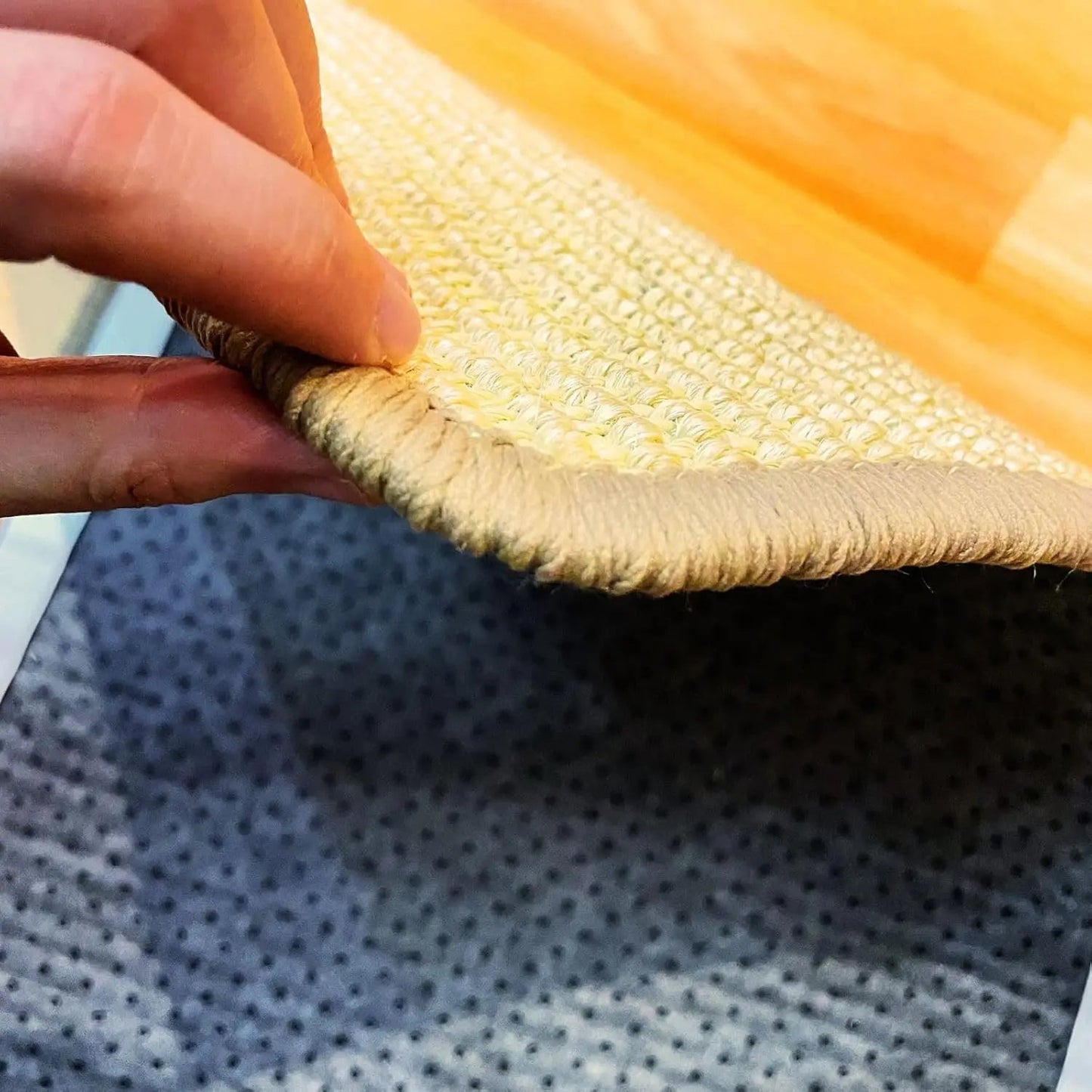 Sisal cat scratcher mat for furniture protection, featuring a durable, pet-safe design in natural color, measuring 60cm x 40cm. 1