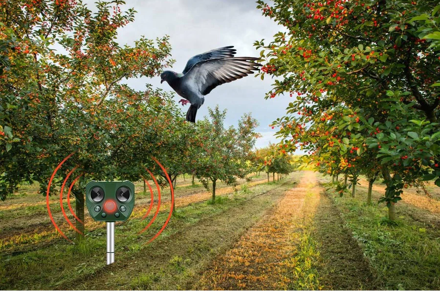 Ultrasonic Pest Repeller and Bird Scarer with Triple Power System – All-Weather Motion Sensor for Garden Protection 2