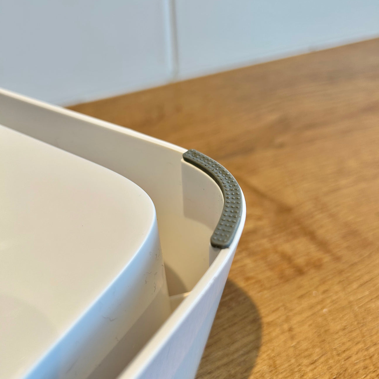 Zero Splash Dog Water Bowl with Non-Spill Edge and Floating Plate – Durable Pet-Safe Design for All Breeds 5